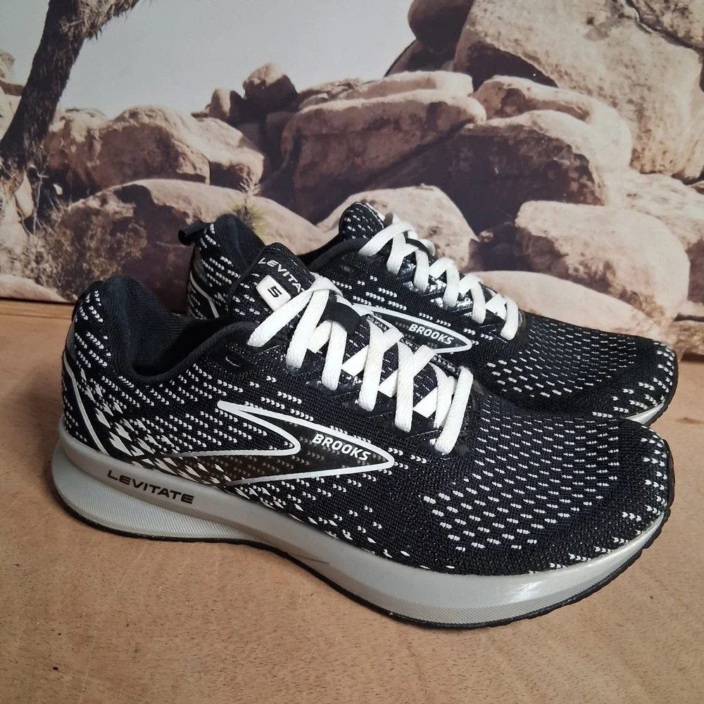Brooks Levitate 5 Womens Running Shoes Black White Silver 1203521B088 Sz 7